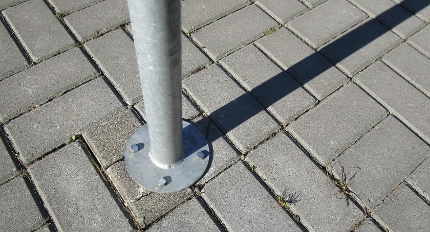 Czy stojaki rowerowe same się naprawią? 