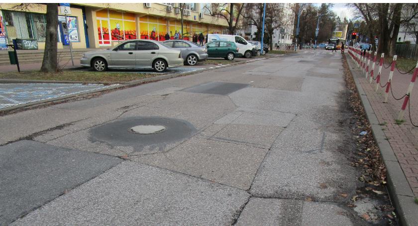 Wycinanki łowickie na Pruszkowskiej pękają. 