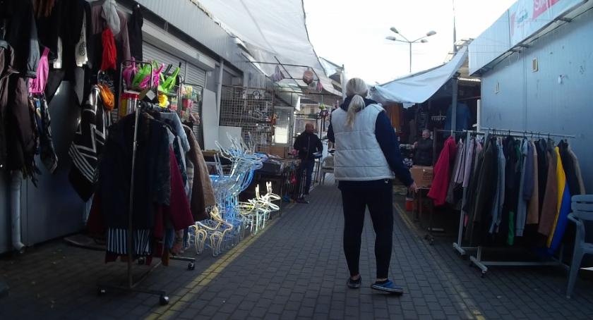 Tymczasowy bazar na Majewskiego przygotowuje się do Świąt. 