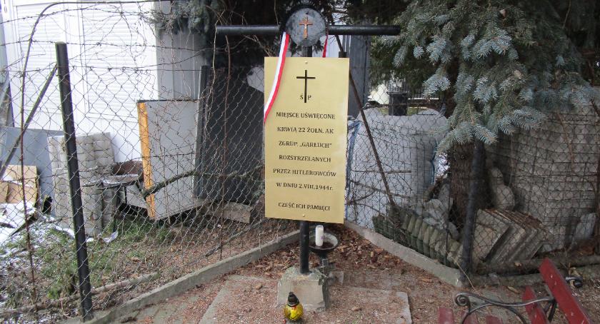 Pomnik z Włodarzewskiej ma się dobrze