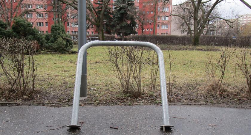 Stojaki na rowery- czy ktoś w końcu to naprawi?