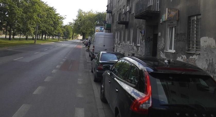 Mieszkańcy domagają się wstrzymania zazielenienia Raszyńskiej
