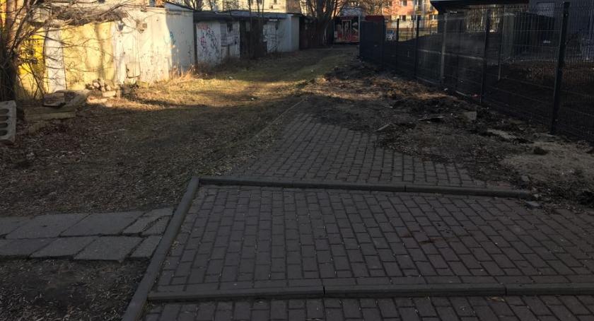 Chodnik TAK -  kebab NIE .