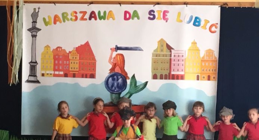 Przedszkolaki śpiewają piosenki o Warszawie