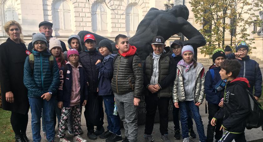 Uczniowie z Białobrzeskiej grali w niepodległość