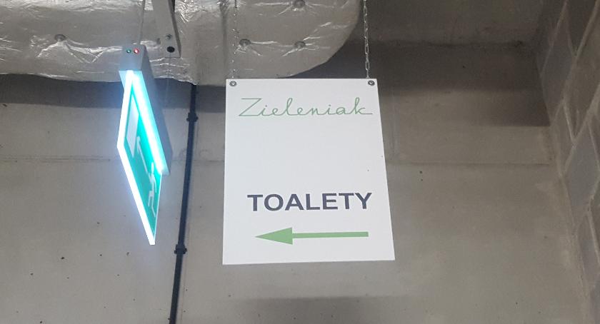 Czy na Zieleniaku znajdują się toalety? 