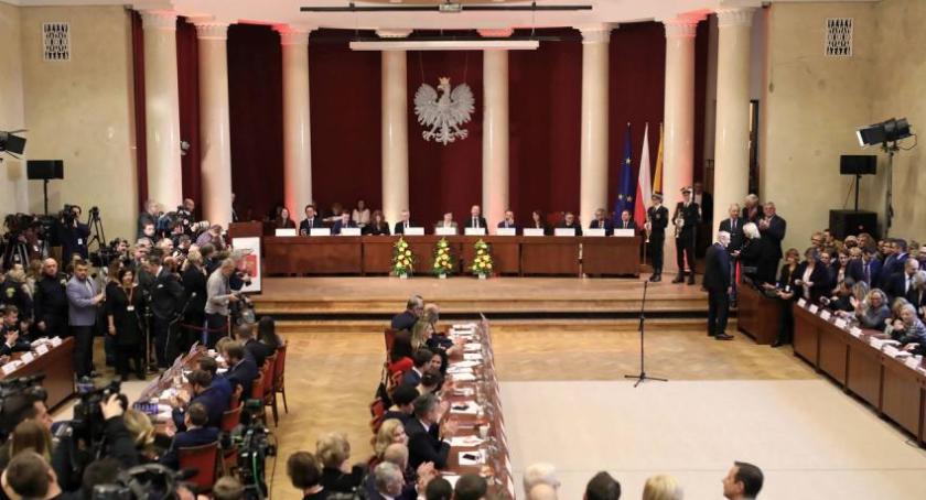 Rada Warszawy zrobiła numer na „rympał”