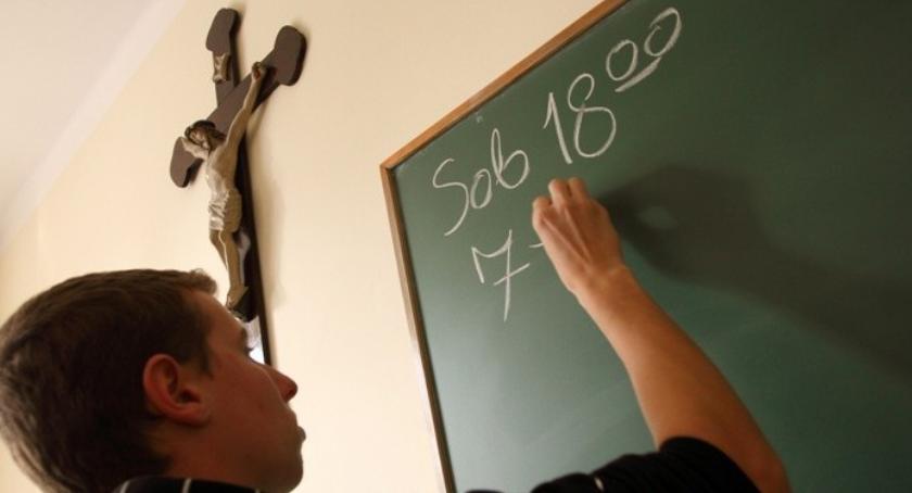Prowokacja czy pomysł na walkę z religią w szkole?