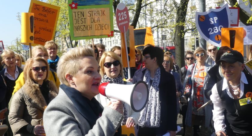 Nauczyciele strajkują i maszerują