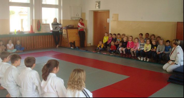 Pokaz judo dla zerówek przedszkolnych