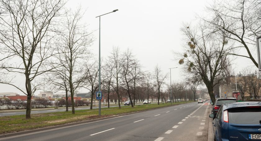 Nowe latarnie na Raszyńskiej