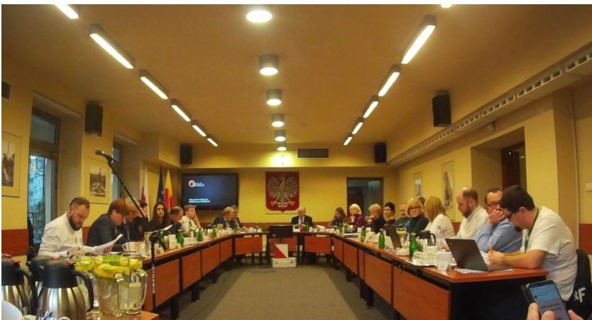 Czy pani Sylwia Mróz poprowadzi sesję?