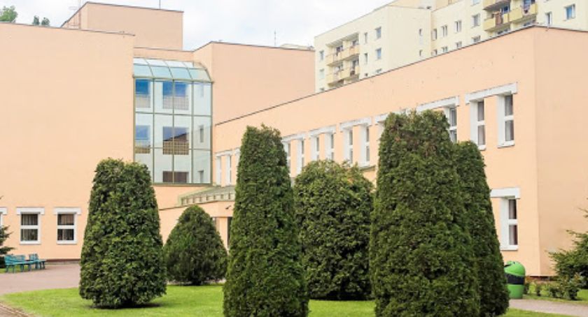 Dramat na Dickensa połączony z niebywała głupotą