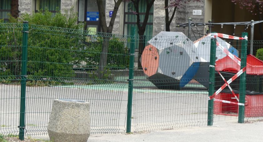 Będzie plac zabaw na placu Baśniowym