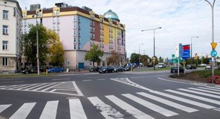 Na skrzyżowaniu Koszykowej i Raszyńskiej powstanie nowe przejście