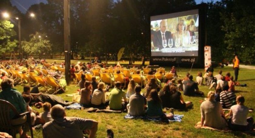 Letnie kino plenerowe na Ochocie i we Włochach
