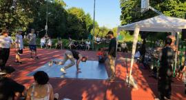 Sportowo–taneczna impreza w Parku Marka Kotańskiego