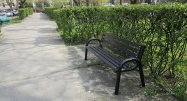 Skwerek przy Dickensa dziękuje za ławki