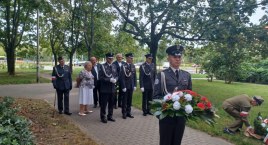 Uroczystość pod tablicą płk Witolda Łokuciewskiego