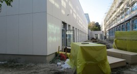Szkoła Podstawowa nr. 264 i jej sala gimnastyczna na finiszu