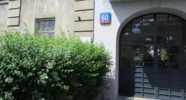 Wawelska 60 - dwie tablice a jak nierówno traktowane