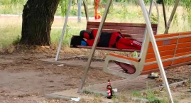 Park Pięciu Sióstr zamienia się w noclegownie