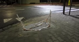 Zapadnięta studzienka na Dickensa dalej się naprawia