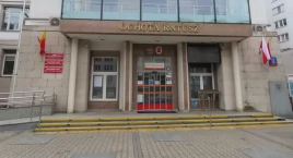 Chyba pora na konserwacje tablic przed urzędem?