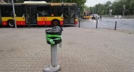Komu to potrzebne na srodku chodnika?