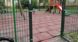 Czy taki plac zabaw przeszedł pozytywnie inwentaryzacje