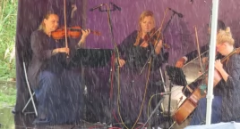 Letni Koncert w Parku Szczęśliwickim w strugach deszczu