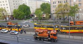 Tramwaj jadący Grójecką dosłownie wypadł z szyn