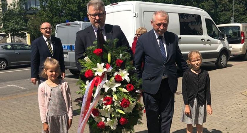 Wieńce pod pomnikiem gen. W. Sikorskiego [Relacja]