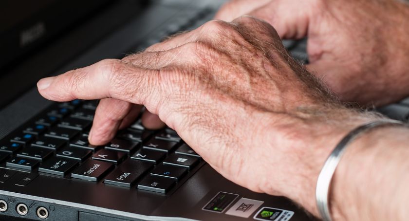 Jak tworzyć treści na firmową stronę, które spodobają się Google? O contencie i wpływie na pozycję witryny w wyszukiwarce