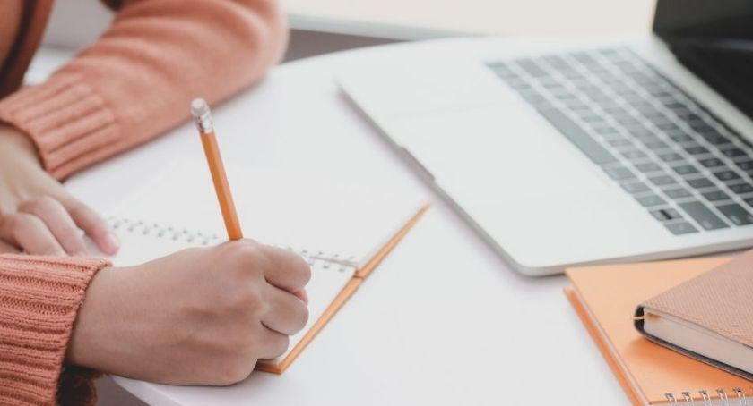 Praca dla studentów – jaką warto podjąć? 