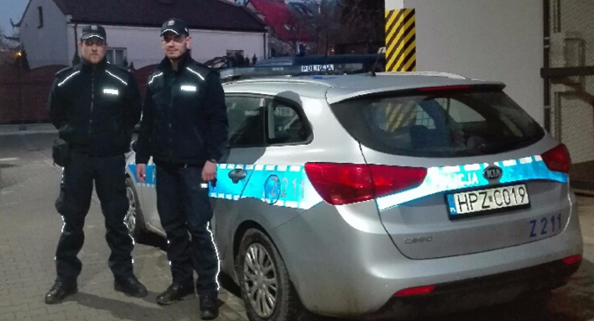 Dwaj policjanci uratowali życie 19-latkowi, który chciał skoczyć z okna