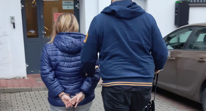 Ludzie pomogli ująć nietrzeźwą kierującą, która uszkodziła im samochód