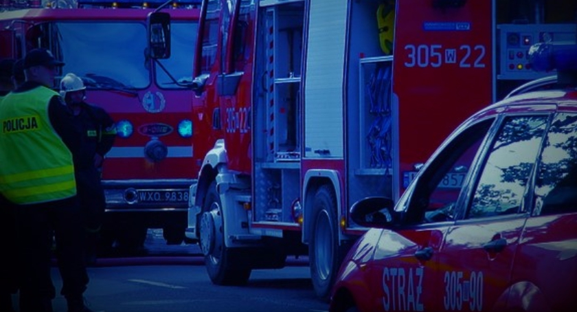 Pożar na Bluszczańskiej 69 za pancernymi drzwiami, które uniemożliwiały pomoc strażakom
