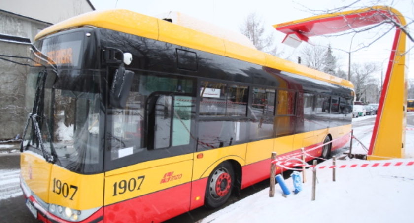 Na pętli przy ul. Spartańskiej stanęła pierwsza ładowarka do autobusów elektrycznych