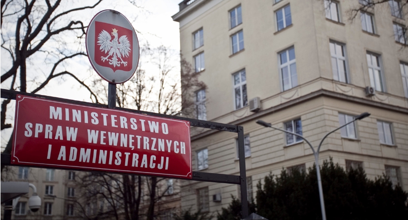 Pożar w podziemiach Ministerstwa Spraw Wewnętrznych i Administracji, ewakuacja 300 pracowników