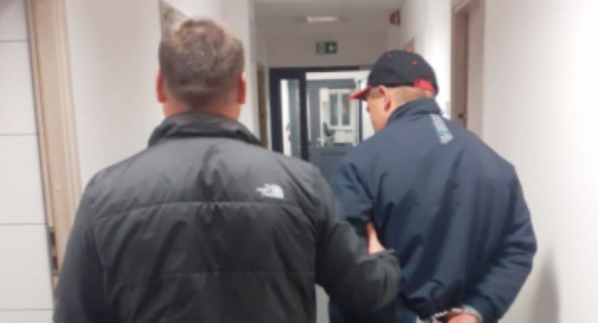 Okradł sklep przy ul. Woronicza. Nie działał sam! 