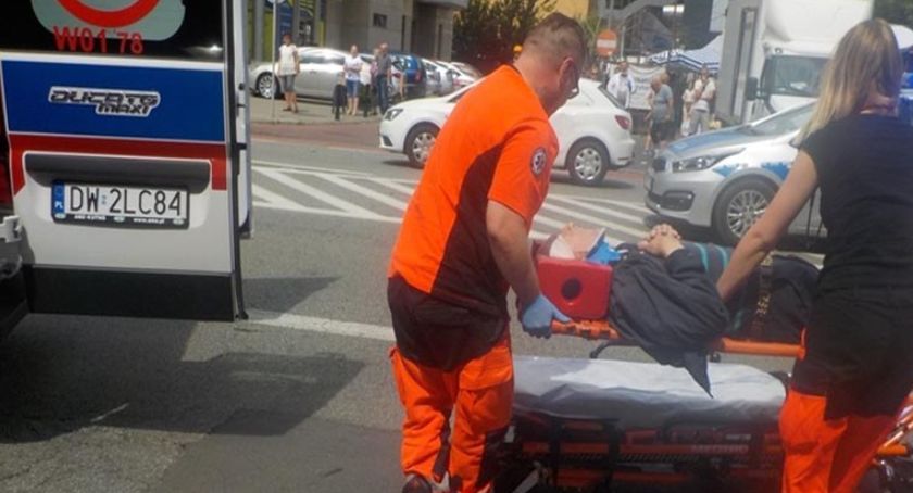 Starszy mężczyzna nieprzytomny po potrąceniu przez samochód na Sadybie