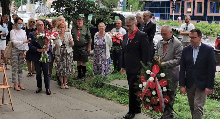 Tablica upamiętniająca dowódcę batalionu Zośka - Sławomira Macieja Bittnera [ZDJĘCIA]