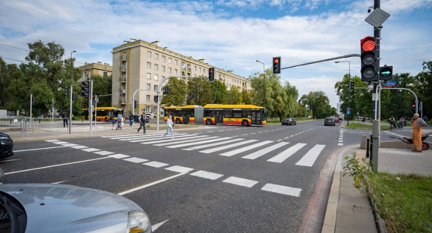Nowe światła na skrzyżowaniach ul. Wołoskiej [ZDJĘCIA]