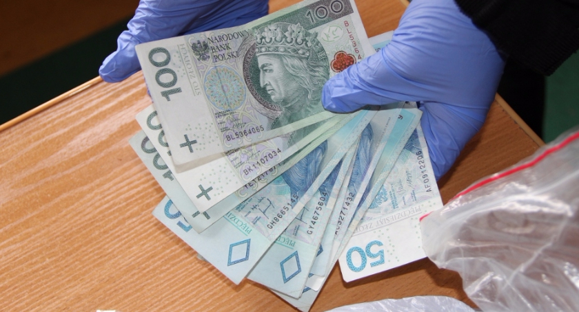 Policja mokotowska systematycznie wychwytuje dilerów narkotyków: skutecznie i bez pobłażania