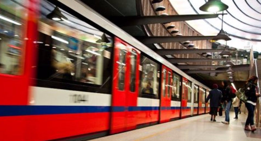 Pechowy dzień w metrze: próba samobójcza na Racławickiej i duży dym na Politechnice