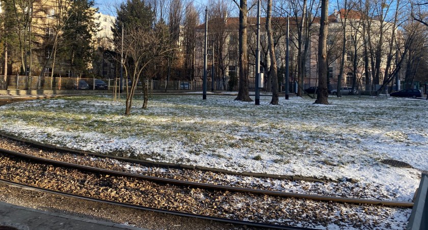 Teren wokół pętli tramwajowej na ul. Rakowieckiej może być zielony i to nie z zazdrości 