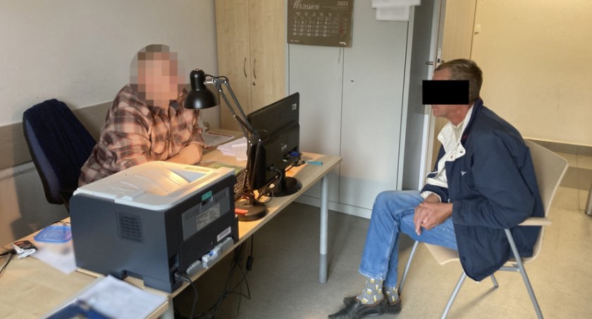 Poprosił o pomoc w kradzieży auta. Nie wiedział, że rozmawia z policjantami