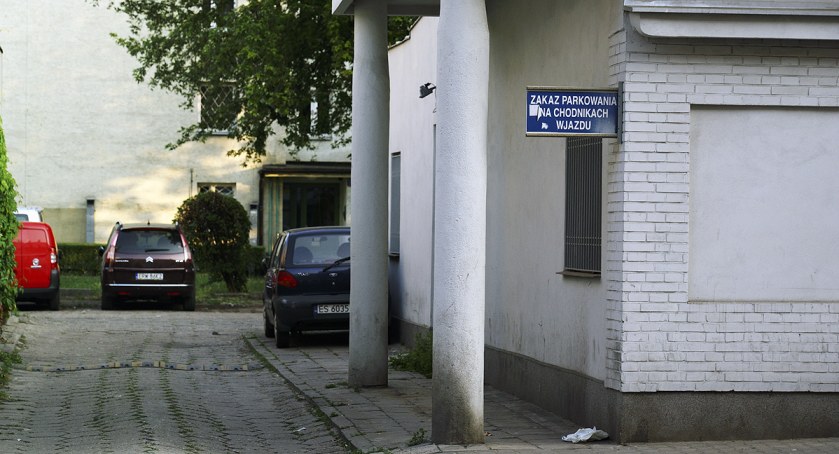 Dziwne zakazy na Mokotowie