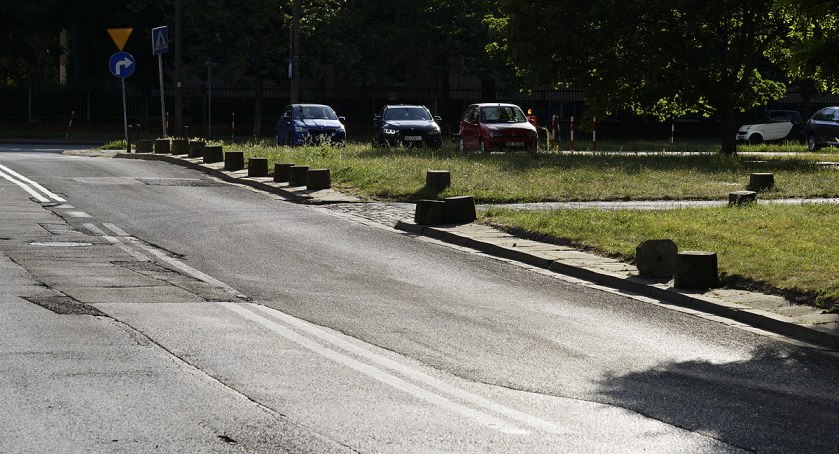 Testy słupków drogowych na Mokotowie